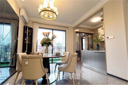 河畔豪庭3室2厅2卫68万125m2毛坯房出售